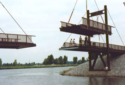 16.626a Montage van de brug over de Hambeek ter vervanging van de oude Rode brug
