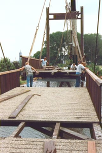16.626b Montage van de brug over de Hambeek ter vervanging van de oude Rode brug