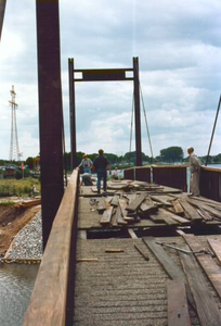 16.627b Montage van de brug over de Hambeek ter vervanging van de oude Rode brug