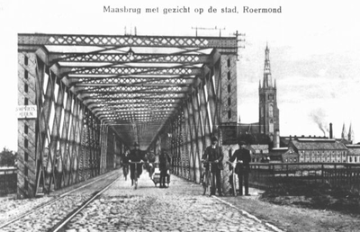 114.405a De Maasbrug van west naar oost voor 1921