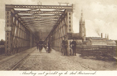 114.407c De Maasbrug van west naar oost.