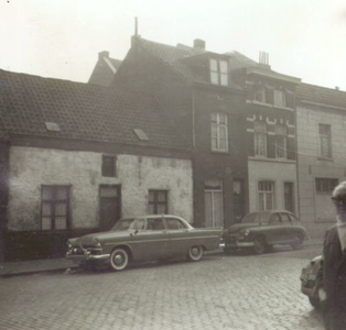 5.402d Diverse huisjes aan de oostzijde