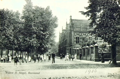 14.107a Het Camilianenklooster en het hotel Victoria