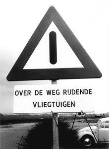 GAV-F-W-1973 Verkeersbord die men ziet bij het vliegveld aan De Zanden oin Teuge.