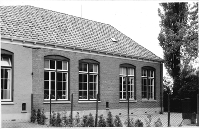 GAV-F-W-2157 Openbare lagere school aan de Rijksstraatweg in Teuge.