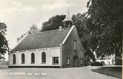 GAV-PK-K-063-g De NH kerk met pastorie aan de Woudweg in Klarenbeek.