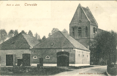 GAV-PK-T-048 Winkel, café en stalhouderij De Lelie aan de Molenweg in Terwolde met daarachter de NH kerk., 1906 - 1910