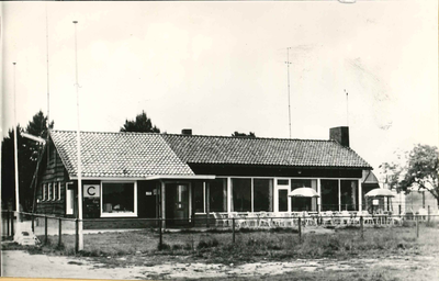 GAV-PK-Teu-033 Het clubgebouw van de Vliegclub Teuge., 1966 - 1966
