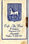 44 Tekening van wapenschild met daarin een paard in blauwe tint, Café De Hoop 