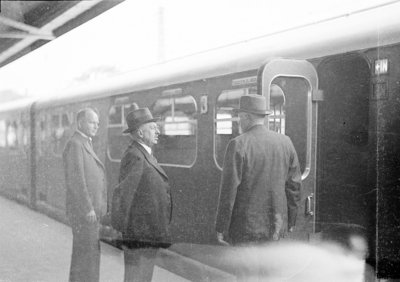 25943 FDHEEMAFF 283 Eerste officiële proefrit met de Directie van de Nederlandse Spoorwegen van het nieuwe type ...