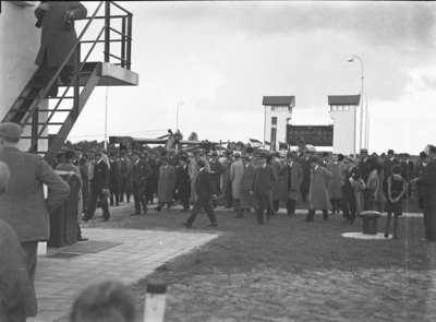 25951 FDHEEMAFF 292 Feestelijke opening van het sluizencomplex bij Wiene en het volgende deel van het Twentekanaal ...