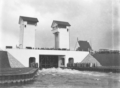 25953 FDHEEMAFF 294 Feestelijke opening van het sluizencomplex bij Wiene en het volgende deel van het Twentekanaal ...