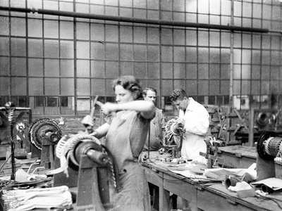 25957 FDHEEMAFF 298 Aanbrengen van de wikkelspoelen in rotoren, 1937-03-01
