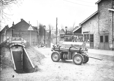 25975 FDHEEMAF4004016 Motorbrandspuit, omgebouwd in 1940 en voorzien van een BMW motor van 60 pk, met een waterdruk van ...