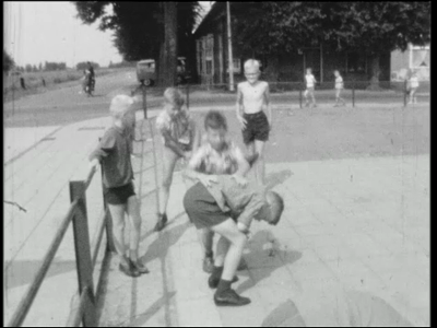 10328BB00452 Het eerste deel van een film over Lemelerveld met het dagelijkse dorpsleven, een dameskoor, de kleine ...