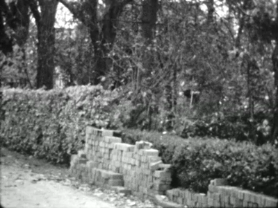 11193BB02336 Reportage over het bouwen van het nieuwe wijkcentrum voor het Groene Kruis Bathmen:Uitzetten van het ...