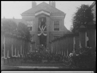 13110BB01987 Samenvatting:Compilatiefilm van de familie Kappelle uit Deventer, met onder meer een optocht ter ere van ...