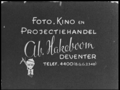 13138BB02543 Samenvatting: Reportage over de begrafenis van door de Duitsers gefusilleerde verzetsmensen en een ...