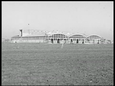 2133BB06859 Een film met beelden van de Wavin fabriek te Hardenberg, een vrachtauto van E. Hofman, transportbedrijf Den ...