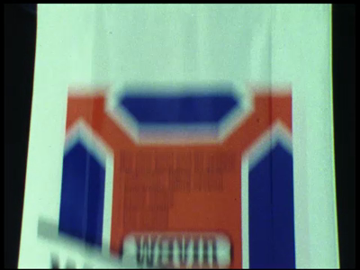 2144BB06870 Een film met beelden van de Wavin fabriek te Hardenberg, de produktie van plastic kunstmest zakken ...