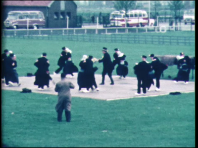 4892BB04925 Filmverslag van een Concours d' Elegance van tourbussen. Concours staat onder auspiciën van de FNOP ...