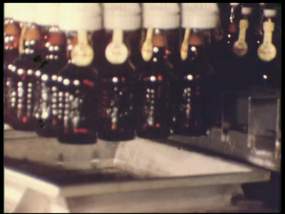 6725BB07181 Bedrijfsfilm van kunststofproducent Wavin rondom verpakkingsmaterialen, met beelden van 'Vakmanschap is ...