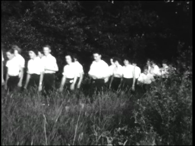 7637BB03473 Beelden van de avondwandelvierdaagse in Hardenberg.Individuele wandelaars en groepen nemen deel aan de ...