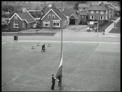 7643BB03479 Onthulling gedenksteen toren Stephanusplein. 4 mei herdenking. Expositie industrie in hal gemeentehuis. ...