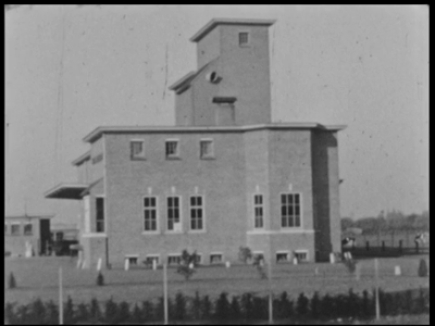 904BB04675 Samenvatting:Reportage over de activiteiten van gemobiliseerde soldaten die zijn gelegerd in het ...