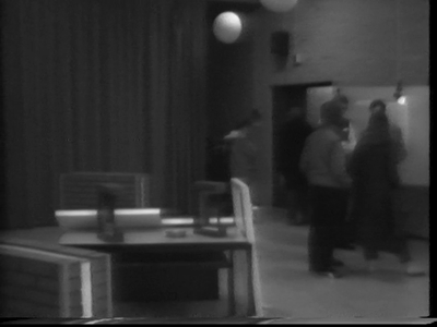 593 BB10832 Een vergadering tussen de woningbouwstichting De Nijverheid en de bewoners van 58 woningen grenzend aan een ...