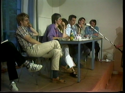 604 BB10843 Vervolg van nummer 554. Vergadering met bewoners in de Fermerie over het doorgaan van de buurtstichting met ...