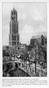 123815 Gezicht op de Domtoren en -kerk te Utrecht vanaf de zolderverdieping van een een huis aan de Oudegracht ...