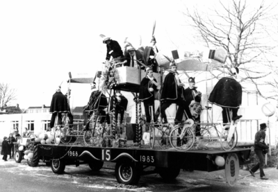90907 Afbeelding van de Prinsenwagen van carnavalsvereniging De Bierkapers uit Vleuten (gemeente Vleuten-De Meern) ...