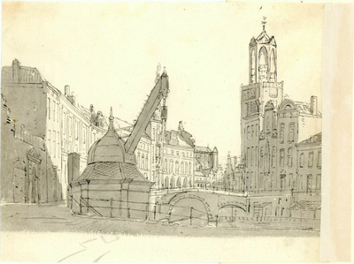 38537 Gezicht op de Oudegracht te Utrecht met de Stadhuisbrug en de stadskraan met op de achtergrond de Domtoren, uit ...