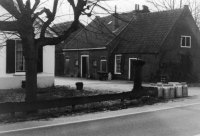 89309 Gezicht op het zomerhuis met het stalgedeelte van de boerderij Rijksstraatweg 12 te De Meern (gemeente Vleuten-De ...