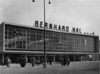 75789 Gezicht op de voorgevel de Bernhardhal van de Jaarbeurs aan de Croeselaan te Utrecht.