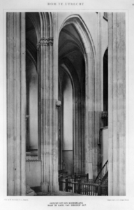 25549 Interieur van de Domkerk (Domplein) te Utrecht: koor en kooromgang, met de drie verschillend geprofileerde ...