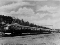 160461 Afbeelding van het electrische treinstel nr. 801 (mat. 1940) van de N.S. te Maarn.