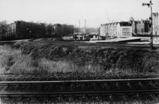 162557 Gezicht op de spoordriehoek van de sporen naar het goederenstation Doklaan en de kolenopslagplaatsen aan de ...