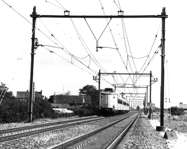 151962 Afbeelding van een electrisch treinstel Plan Z (ICM-0) van de N.S. te Deurne.
