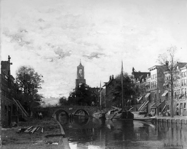 35898 Gezicht op de Oudegracht te Utrecht vanaf de werf aan de westzijde met de Geertebrug en rechts de voorgevels van ...