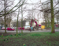 120185 Gezicht op de, deels ontmantelde, voormalige commandobunker aan het Servaasbolwerk te Utrecht, tijdens de sloop.