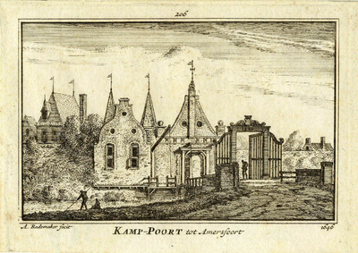 200033 Gezicht op de Kamperbuitenpoort te Amersfoort vanaf de landzijde.