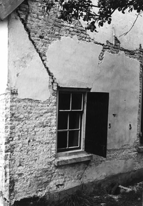 57577 Gezicht op de zijgevel van het huis Groenewoudsedijk 17 te Utrecht vóór de renovatie.