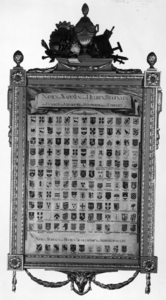 77745 Afbeelding van een bord met de wapenschilden van de regenten van de Fundatie van de Vrijvrouwe van Renswoude ...