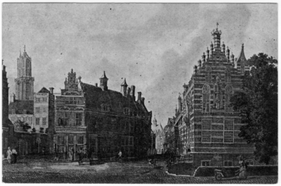 123866 Gezicht op de noordzijde van de Pausdam te Utrecht met links een gezicht in Achter de Dom met de Domtoren op de ...