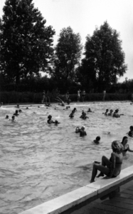 91483 Gezicht in het diepe bad van het openlucht zwembadencomplex Fletiomare (Esdoornlaan 5) te De Meern (gemeente ...