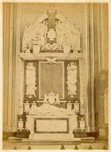 122305 Interieur van de Domkerk te Utrecht: graftombe van admiraal W. J. baron van Gent.