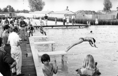 91478 Gezicht in het openlucht zwembadencomplex Fletiomare (Esdoornlaan 5) te De Meern (gemeente Vleuten-De Meern), met ...