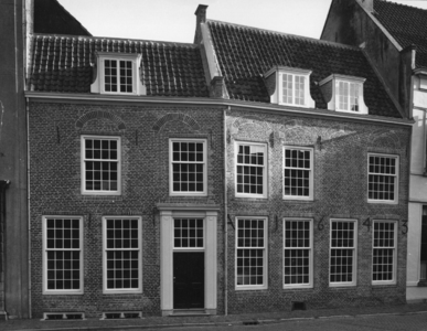 23657 Gezicht op de panden Achter de Dom 16-18 (Openbare Muziekbibliotheek) te Utrecht.